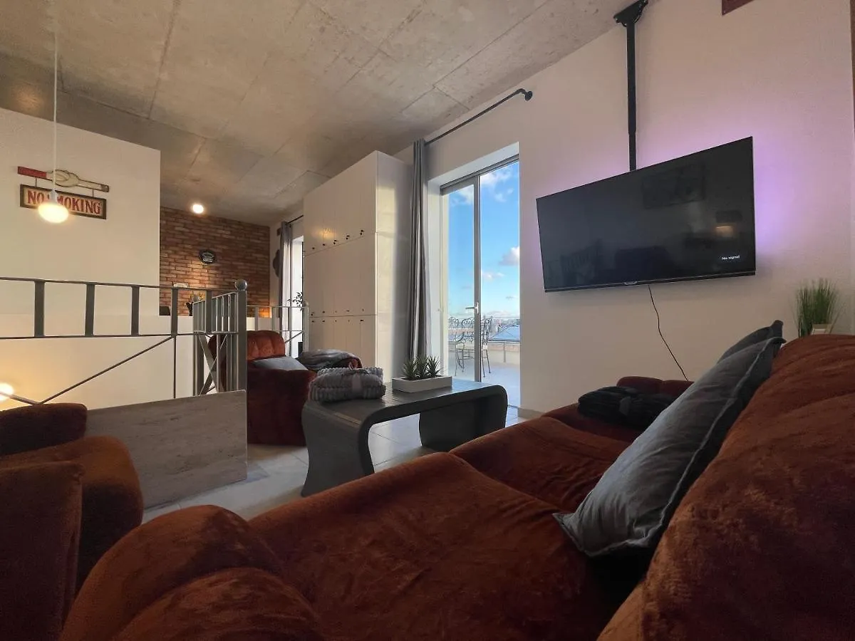 Sliema'S Cozy Retreat - Industrial Styled Townhouse Villa Holiday home