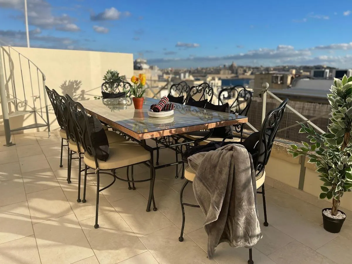 Sliema'S Cozy Retreat - Industrial Styled Townhouse Villa