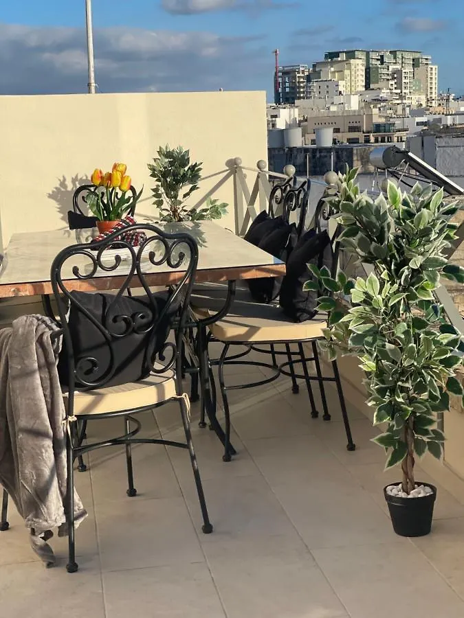 Villa Sliema'S Cozy Retreat - Industrial Styled Townhouse 0*, Sliema