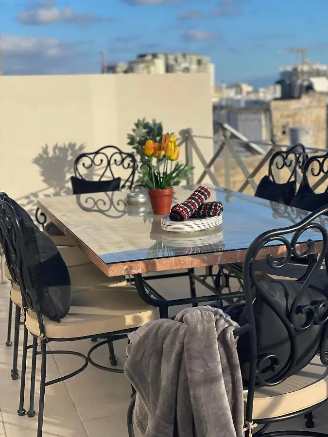 Villa Sliema'S Cozy Retreat - Industrial Styled Townhouse Hébergement de vacances